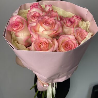 Букет 19 роз . Гармония
