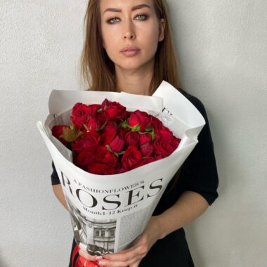 Букет 9 кустовых роз . Рубиновое наслаждение