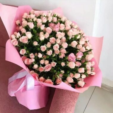 Букет 29 веточек кустовых роз . Тысяча Лепестков